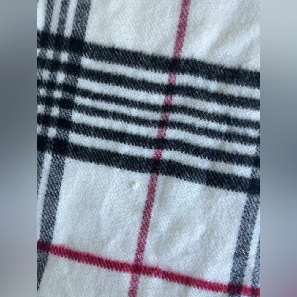 Elegant  Black and White Cashmere Plaid Scarf - Picture 8 of 9